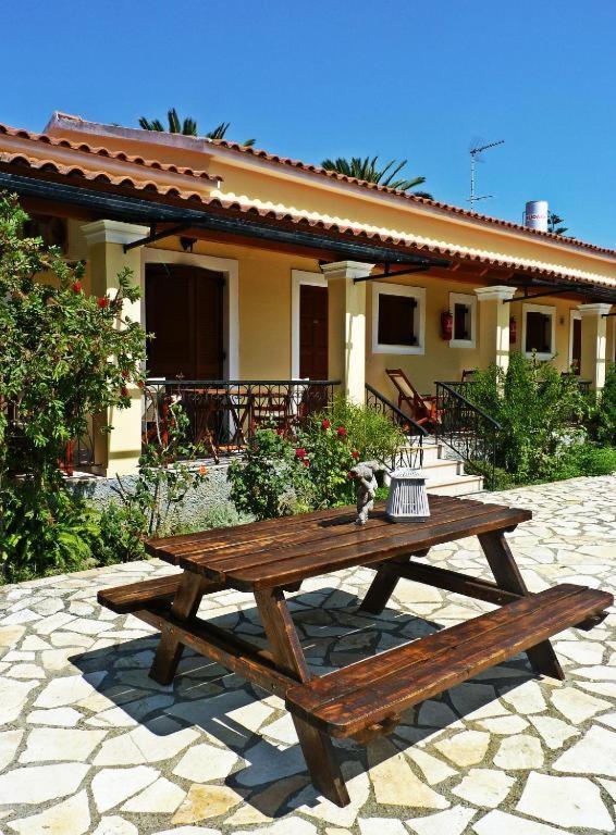 Feeloxenia Corfu Apartments 阿查拉维 外观 照片