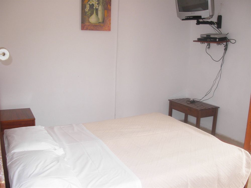 Feeloxenia Corfu Apartments 阿查拉维 外观 照片