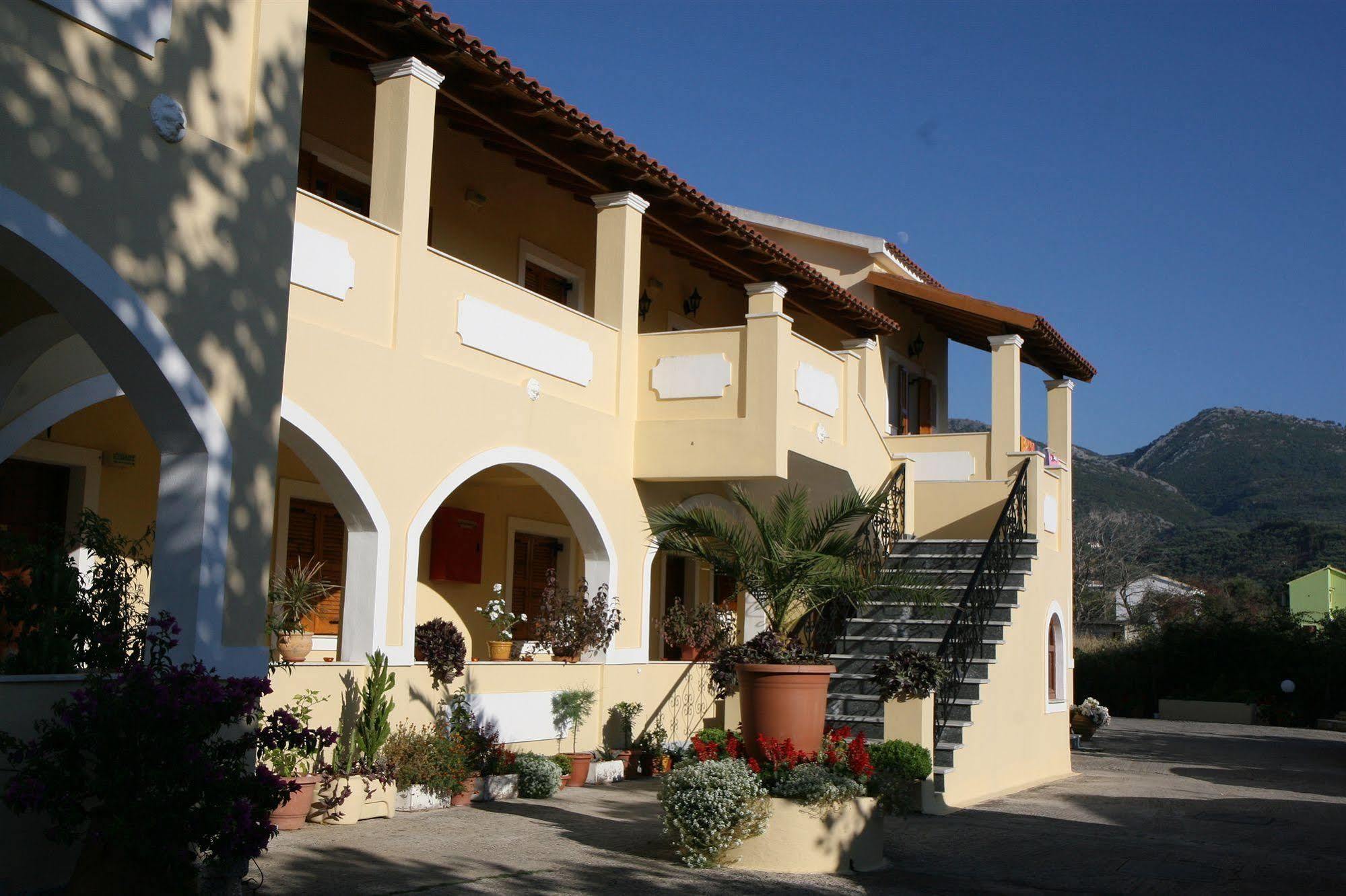Feeloxenia Corfu Apartments 阿查拉维 外观 照片